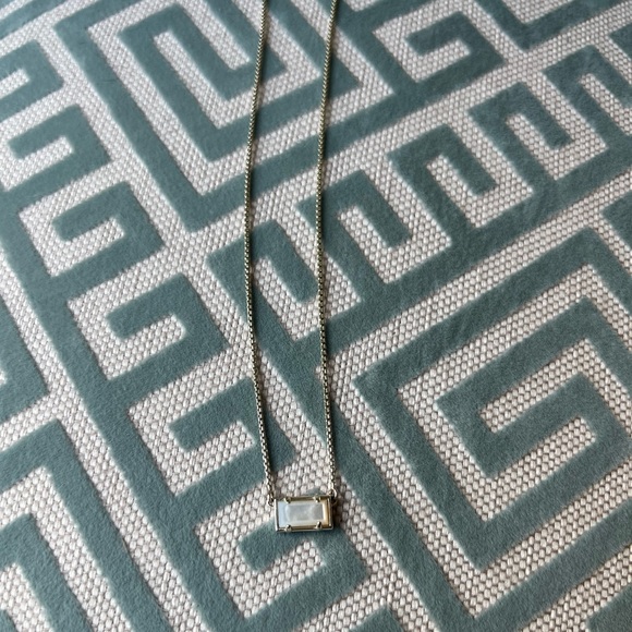 Kendra Scott Mother of Pearl Pendant Necklace - Picture 2 of 5